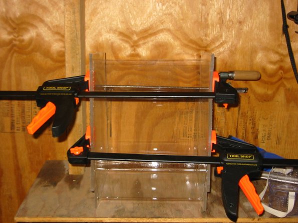 Adhering the plexiglas together